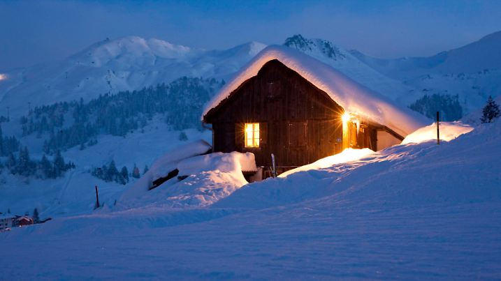 Switzerland, Europe, mountain, mountains, winter, canton, SZ, Schwyz, central Switzerland, night, dark, hut, mountain house, alp hut, Stoos, chalet, to light