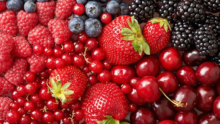 Rote Beeren enthalten gesunde Antioxidantien.