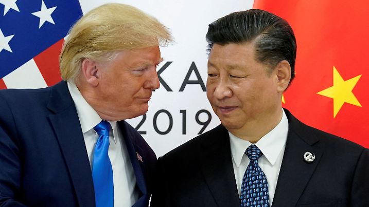 FILE PHOTO: U.S. President Donald Trump meets with China's President Xi Jinping at the start of their bilateral meeting at the G20 leaders summit in Osaka, Japan, June 29, 2019. REUTERS/Kevin Lamarque//File Photo