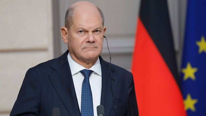 RECORD DATE NOT STATED  EMMANUEL MACRON OLAF SCHOLZ PHOTOPQR LE PARISIEN Olivier CORSAN Paris Paris, France, January 22, 2025 Emmanuel Macron, President of the Republic, received German Chancellor Olaf Scholz at The Elysee Presidential Palace photo LP Olivier Corsan German Chancellor Olaf Scholz visits Paris meeting at The Elysee Presidential Palace on January 22, 2025 Local Caption EMMANUEL MACRON OLAF SCHOLZ Paris Ile de France France PUBLICATIONxNOTxINxFRAxBELxSUIxUK Copyright: xPHOTOPQR/LExPARISIEN/MAXPPPxOlivierxCORSANx 20250122LPA2214 20250122LPA2214