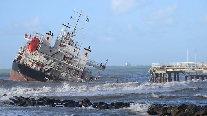 The Cypriot-flagged cargo ship Guang Rong aground in Marina di Massa (Massa Carrara). The 100-meter-long vessel ran aground near a pier due to bad weather, the Italian Coast Guard said, adding that its crew was safe. Tuscany, central Italy, 29 Jan 2025.//AGFEDITORIAL_SD290125-04/Credit:Stefano Dalle Luche/AGF/SIPA/2501291448