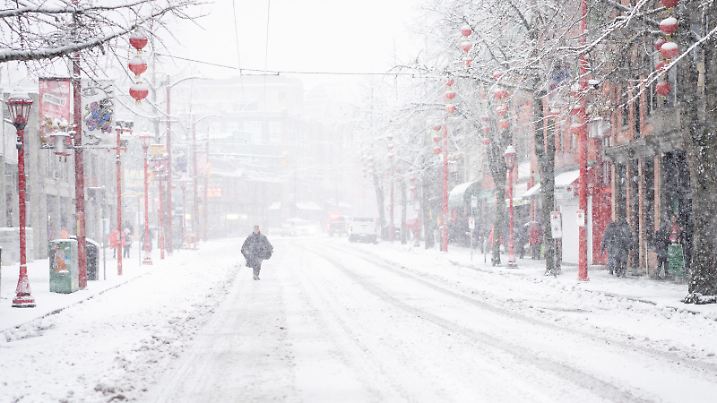February 2, 2025, Vancouver, Bc, CANADA: A man walks down the street during a snow storm in Vancouver on Sunday, February 2, 2025. (Credit Image: © Ethan Cairns/The Canadian Press via ZUMA Press