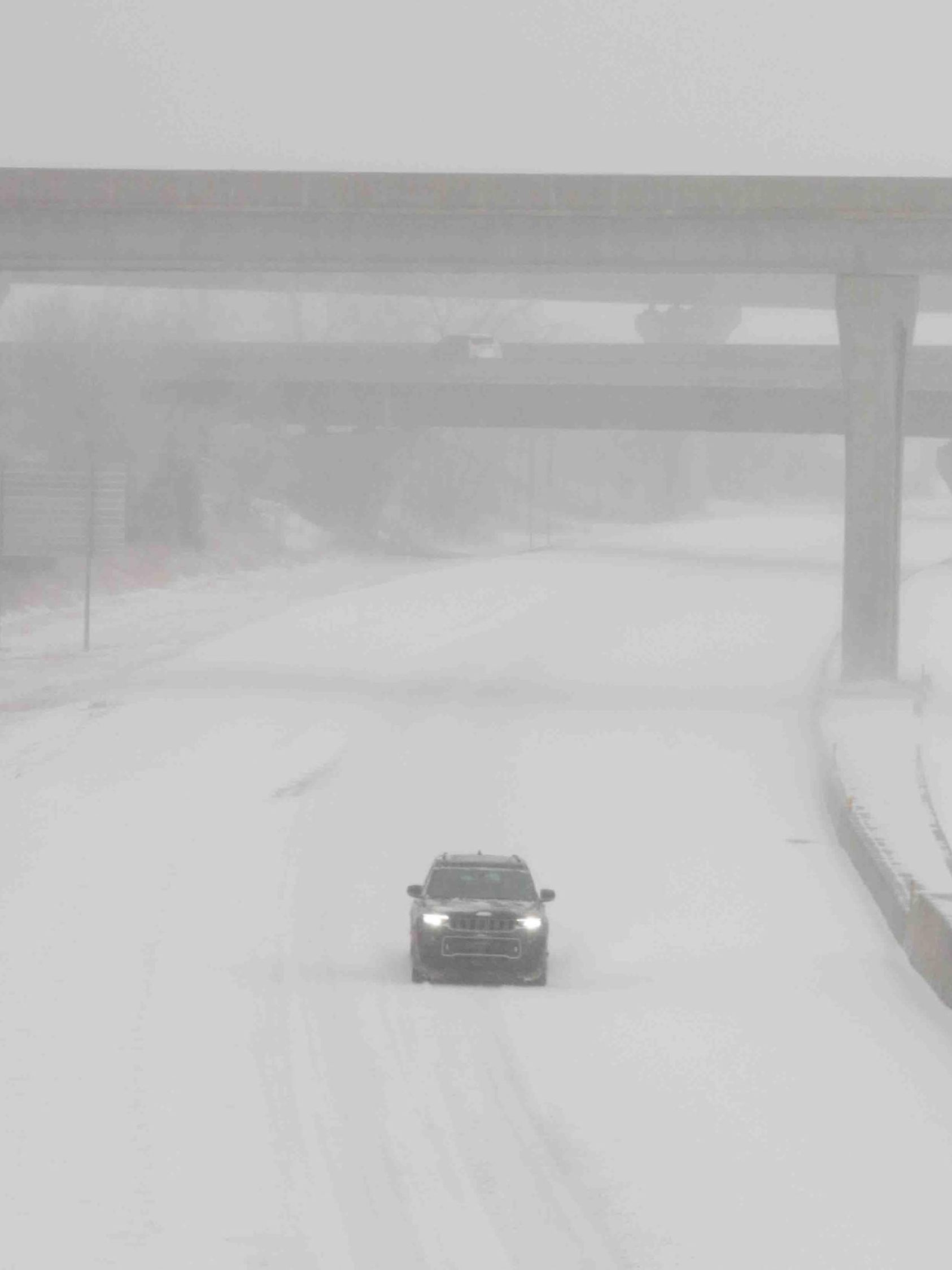 A vehicle travels westbound in blizzard conditions during a winter storm on Interstate 70 in Topeka, Kansas, U.S. January 5, 2025. Evert Nelson/The Capital-Journal/USA Today Network via REUTERS    NO RESALES. NO ARCHIVES. MANDATORY CREDIT