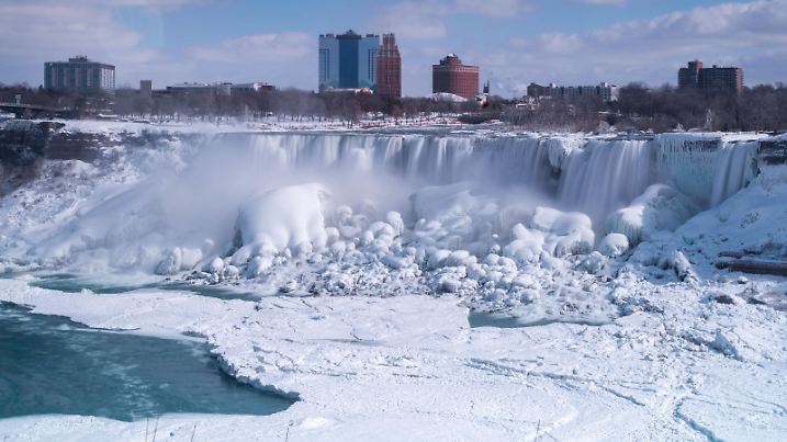 (250210) -- NIAGARA FALLS, Feb. 10, 2025 (Xinhua) -- Ice- and snow-covered Niagara Falls is seen from the Canadian side in Niagara Falls, Ontario, Canada, on Feb. 10, 2025. (Photo by Zou Zheng/Xinhua) - Zou Zheng -//CHINENOUVELLE_CnyztpE007029_20250211_PEPFN0A001/Credit:CHINE NOUVELLE/SIPA/2502110749