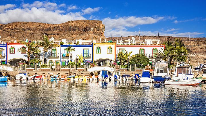 Colorful Canarian style houses and boats in the harbour of Puerto de Mogan, Gran Canaria.
