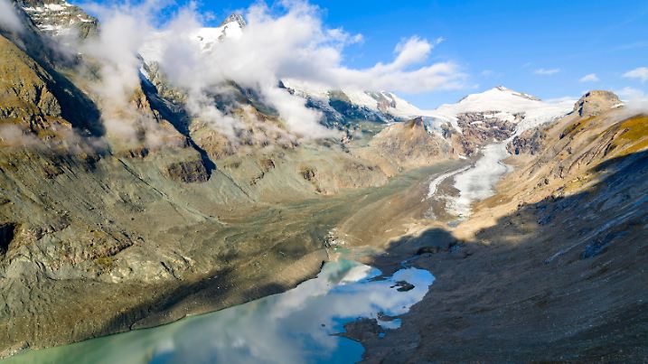 IMAGO Nature: Unsere Erde, Klimawandel, Gletscherschmelze Glacier Pasterze at Mount Grossglockner, which is melting extremely fast due to global warming. Europe, Austria, Carinthia MartinZwick/REDA&CO 1028_14_MZW13771