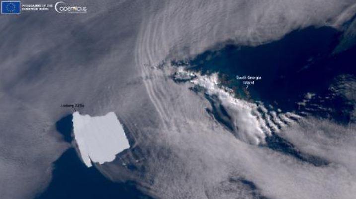 Eisberg läuft auf Grund (European Union, Copernicus Sentinel-3 imagery)