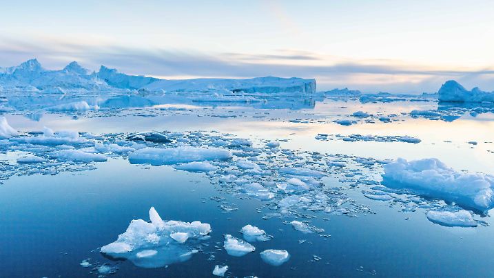 IMAGO Nature: Unsere Erde, Klimawandel, Arktische und Antarktische Eisschmelze  Icebergs In Greenland Icebergs near Ilul
