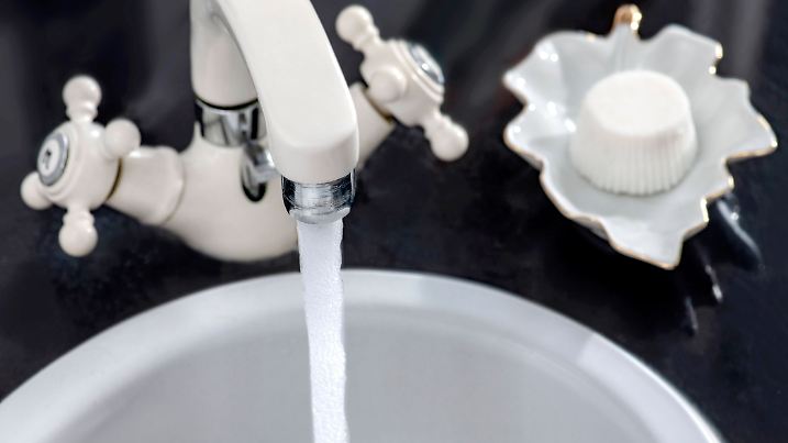 Themenbilder Wetter, PET-Wasserflaschen