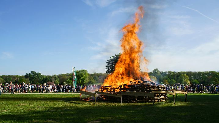 Osterfeuer im April 2019 in Köln.