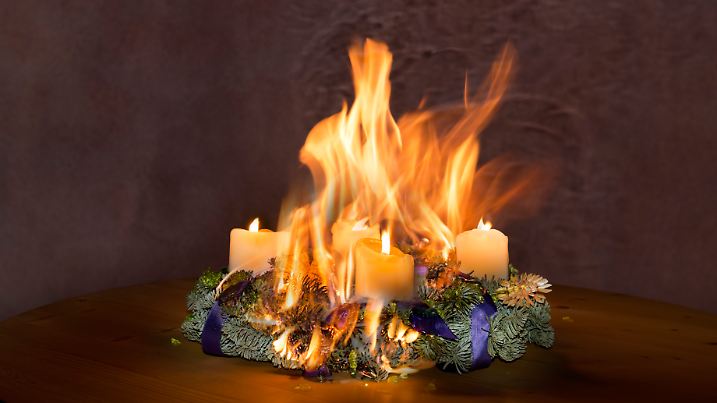 vb m fr+ brennender Adventskranz