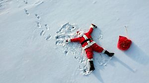 Weihnachtsmann im Schnee