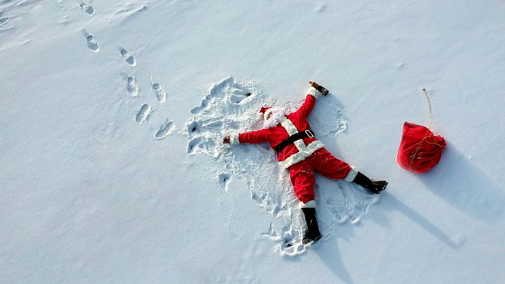 Weihnachtsmann im Schnee