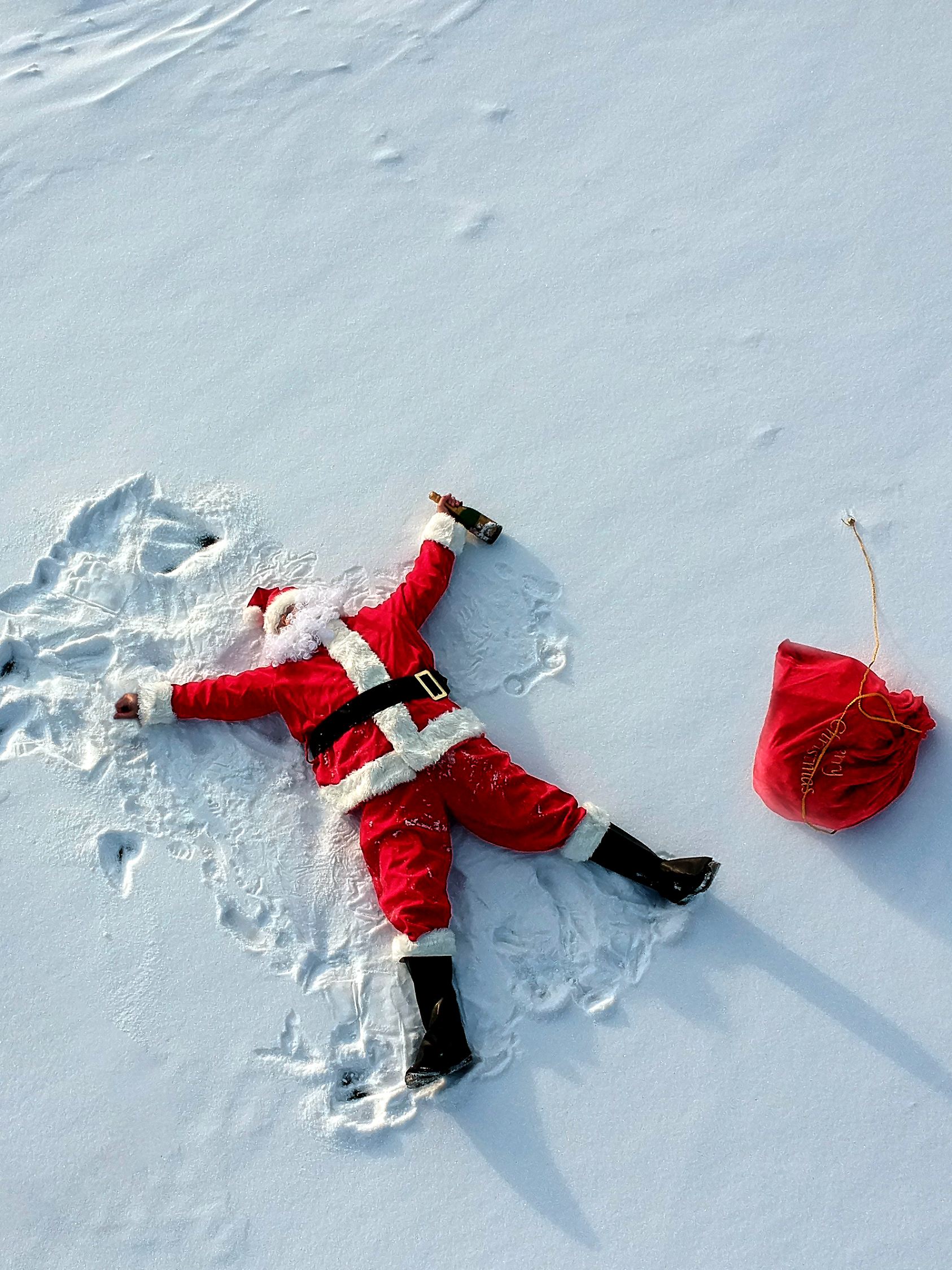 Weihnachtsmann im Schnee