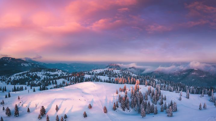 Winterlandschaft in den slowenischen Bergen.