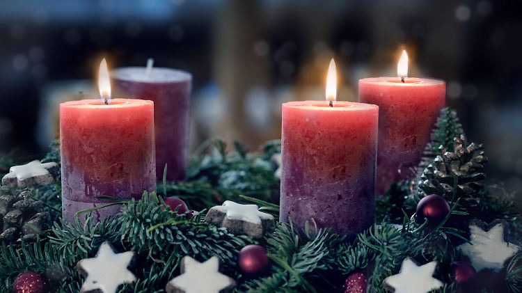 Der Adventskranz sorgt in der kalten Jahreszeit für warme Stimmung.