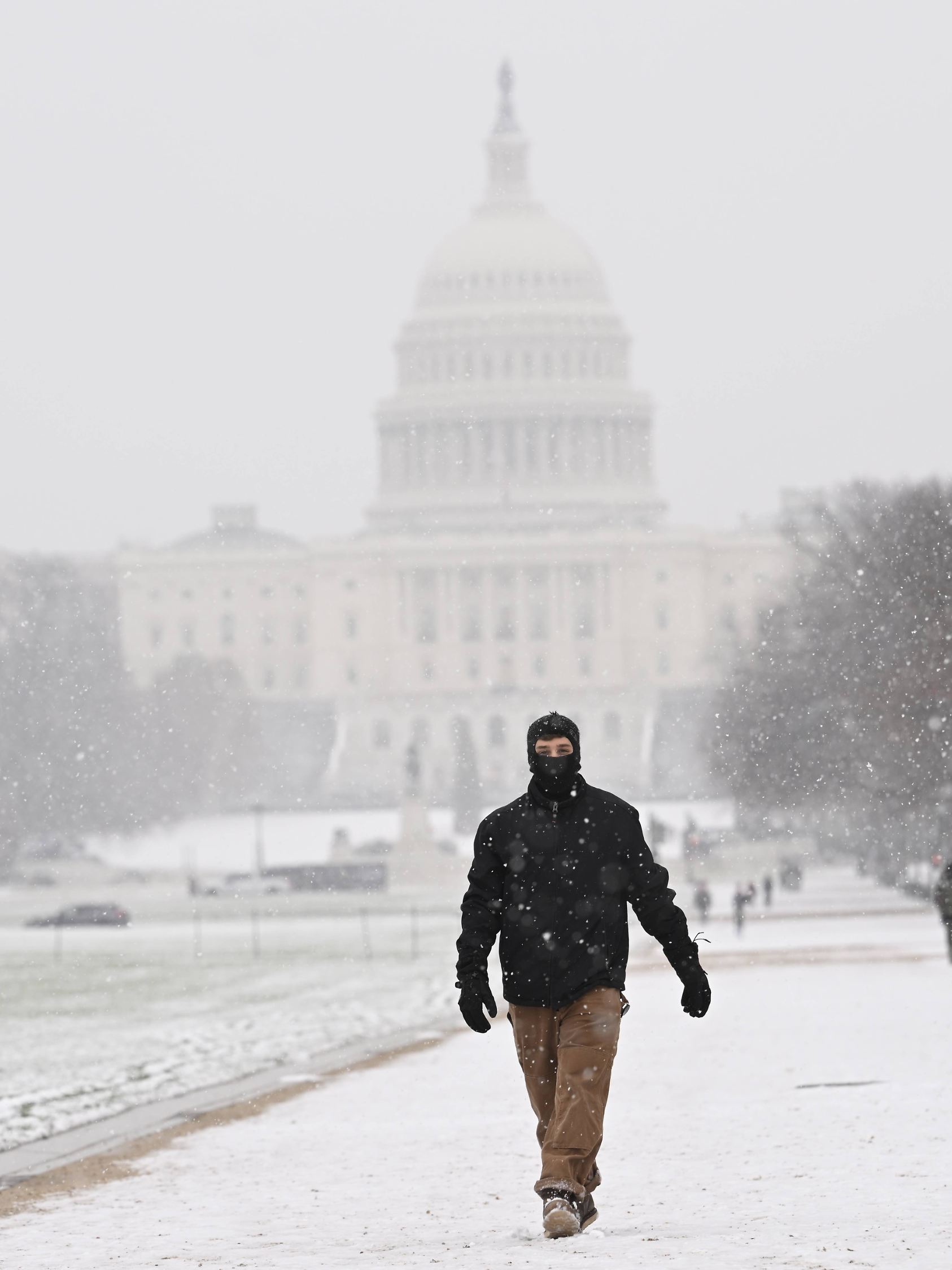 Snowy weather in Washington DC