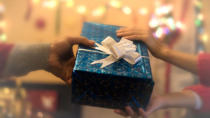 Wie Geschenke günstiger und grüner werden