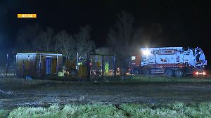 Aus Pipeline schießen 200.000 Liter Öl - einer der größten Öl-Unfälle der vergangenen Jahre