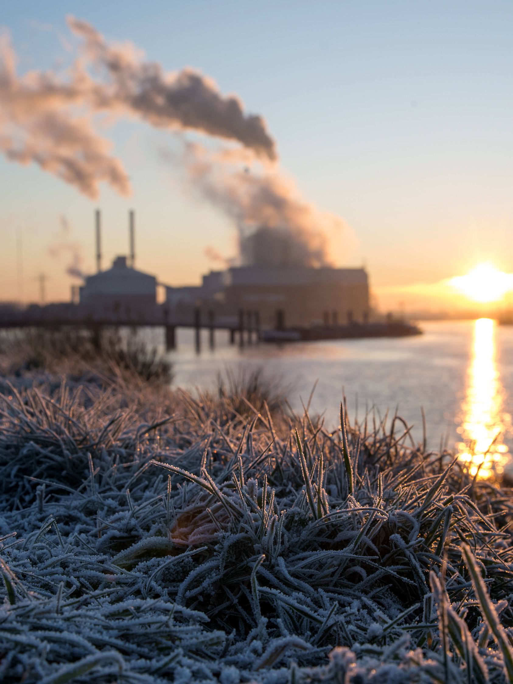 News Themen der Woche KW50 News Bilder des Tages Heizkraftwerk Tiefstack im Winter bei klirrender Kälte DEU, Deutschland