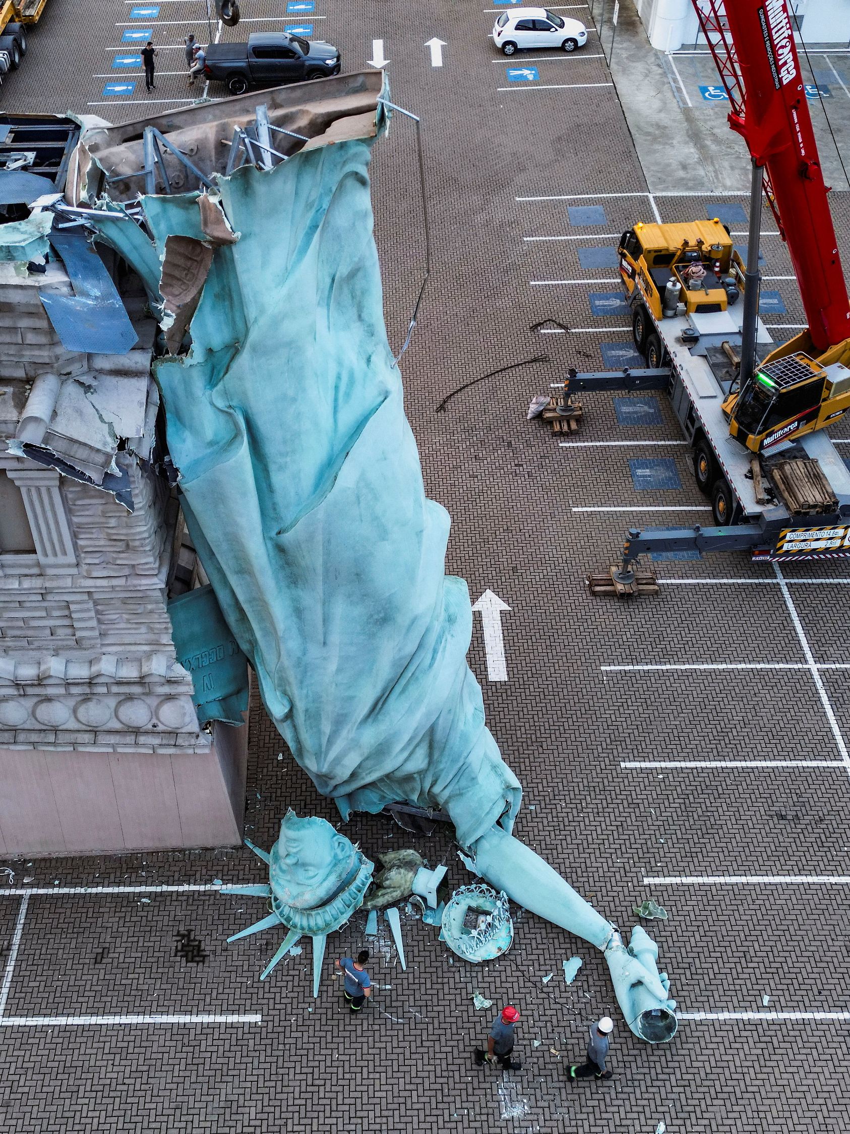 Strong winds cause damage in Guaiba