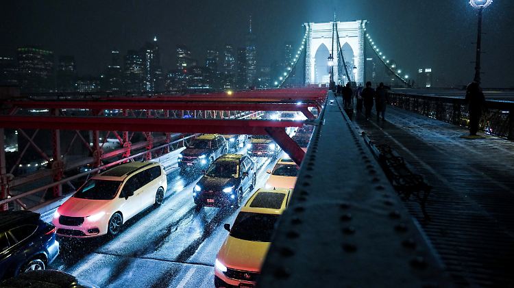Winter snow storm hits New York City