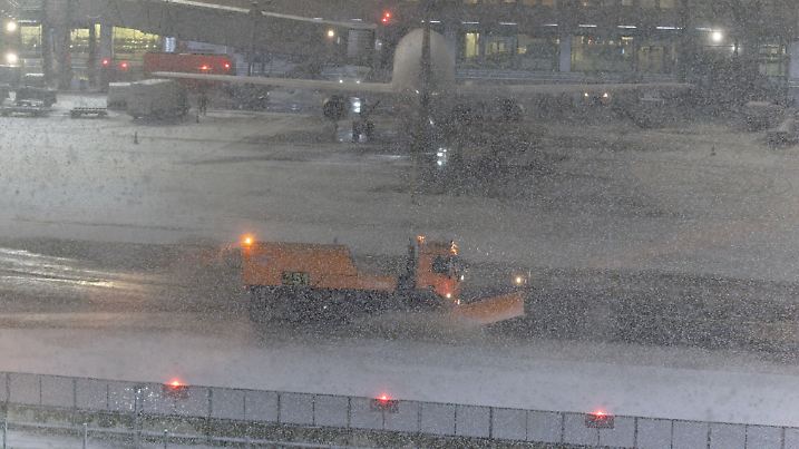 Winterwetter führt zu Verspätungen an Flughäfen - Düsseldorf