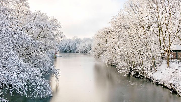 Der Isebekkanal an der Hoheluftbrücke