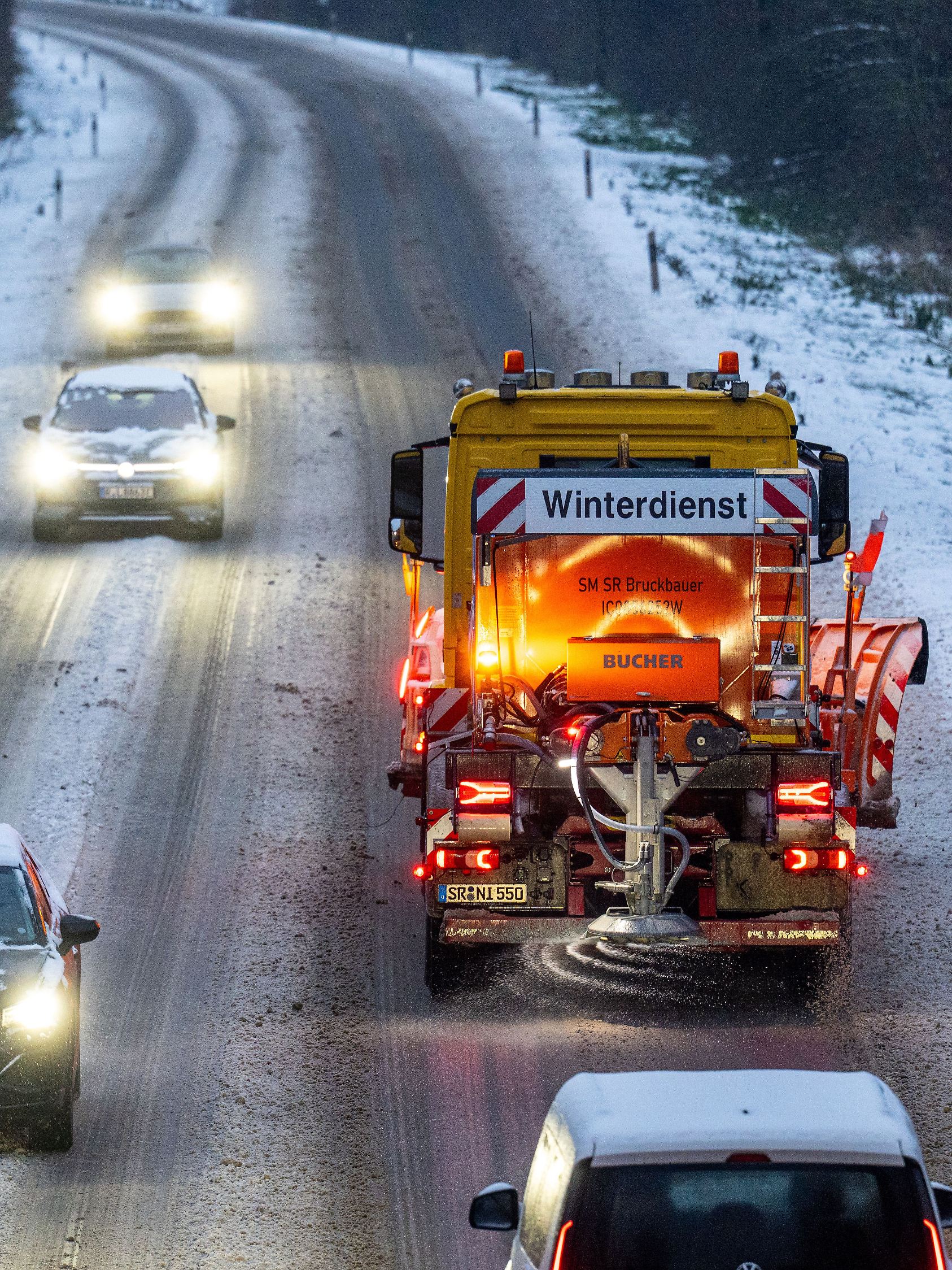 Brisante Glatteis-Lage droht: Sturm, Schnee und gefrierender Regen