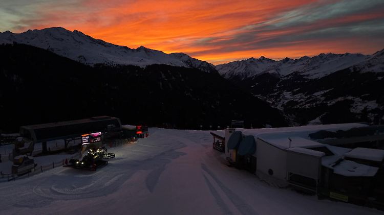 Farbenspiel über den Pisten: Ein Abend in 1.800 Metern Höhe