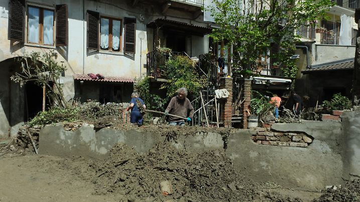 Nach der Flut in Norditalien: Aufräumarbeiten in Monteu da Po
