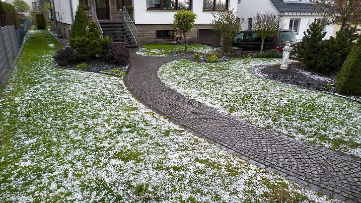 Kräftige Gewitter und Unwetter beendeten am Ostersonntag das Sommermärchen in Deutschland. Der Wetterdienst warnte vor S