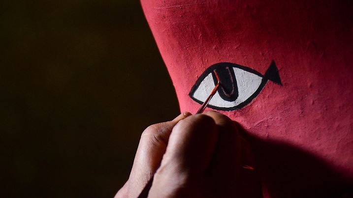Das Rato Machhindranath Jatra in Nepal ist mehr als ein Umzug: Es ist ein Regenritual auf Rädern – mit Holz, Hoffnung und himmlischer Dringlichkeit.