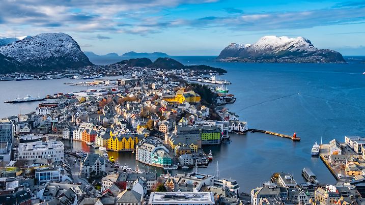 Erhöhter Blick auf die Stadt Alesund