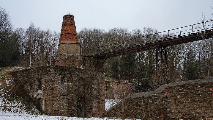 Die Natur holt sich nach und nach zurück, was ihr gehört, darunter auch die Kalkbrennerei in Hammerunterwiesenthal.