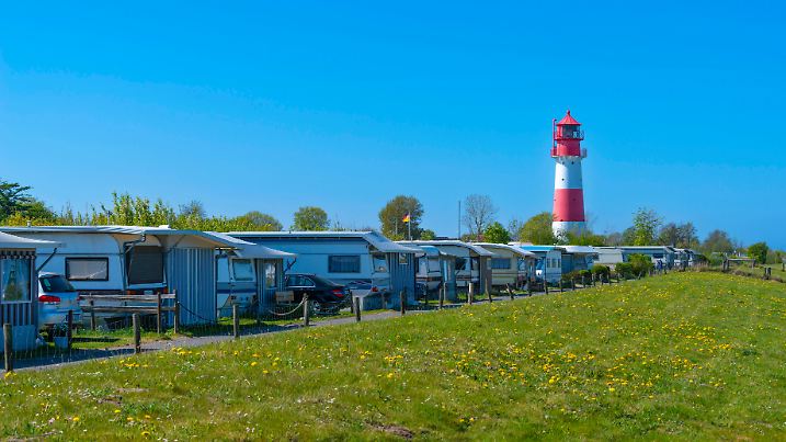 Leuchtturm Falshöft, Navigation, Weide, Ostsee, blauer Himmel, Campingplatz, Pommerby, Landschaft Angeln, Schleswig-Holstein, Deutschland, Europa *** Falshöft lighthouse, navigation, pasture, Baltic Sea, blue sky, campsite, Pommerby, landscape fishing, Schleswig Holstein, Germany, Europe Copyright: imageBROKER/WolfgangxDiederich ibldie08300893.jpg  Bitte beachten Sie die gesetzlichen Bestimmungen des deutschen Urheberrechtes hinsichtlich der Namensnennung des Fotografen im direkten Umfeld der Veröffentlichung!
Leuchtturm Falshöft, Navigation, Weide, Ostsee, blauer Himmel, Campingplatz, Pommerby, Landschaft Angeln, Schleswig-Hols