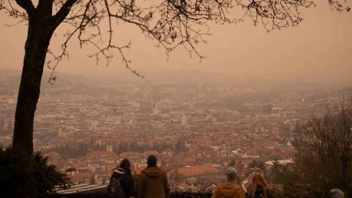 Gefärbter Himmel über Stuttgart