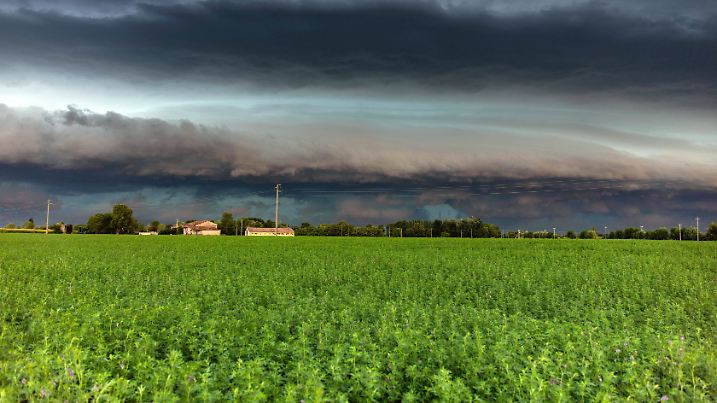 News Bilder des Tages 200724 Unwetter. Eine riesige Gewitterfront ist am Freitagmorgen über Norditalien hinweg gezogen.