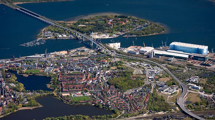 Dänholm ist über die Rügenbrücke erreichbar.
