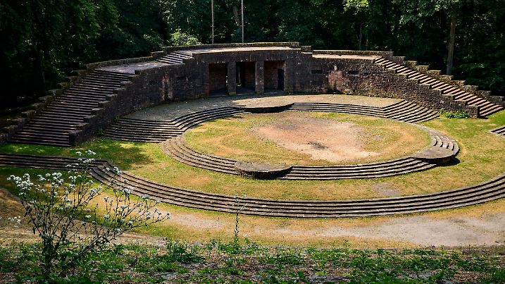 Graffiti daubs were removed - Location: Heiligenberg, Saint’s Mountain, Michelsberg, Thing (Germanic assembly) - Technical specs: graffiti-free