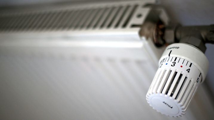 21.03.2022, Symbolbild Heizung mit Thermostat. 21.03.2022, Heizung 21.03.2022, Heizung *** 21 03 2022, symbol heating w