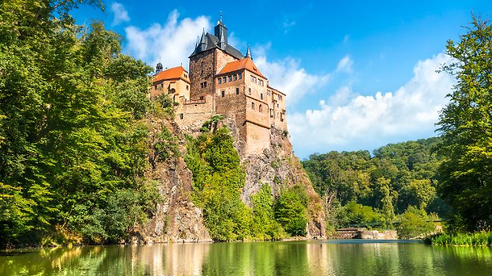 Burg Kriebstein – Spätmittelalterliche Pracht: Seit 1384 thront Kriebstein fast unverändert über der Zschopau.