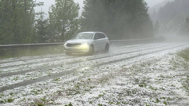 Katastrophale Unwetter zogen in den Abendstunden am Alpenrand entlang. Besonders heftig betroffen war der Landkreis Garm