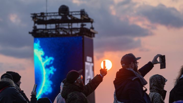 Die Fans waren auf alles vorbereitet – und wurden mit überraschend viel Trockenheit belohnt.