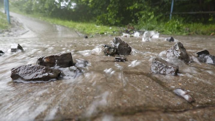 Katastrophale Unwetter sind in den Nachmittagsstunden über das Erzgebirge hinweg gezogen. Eine sogenannte Superzelle bra