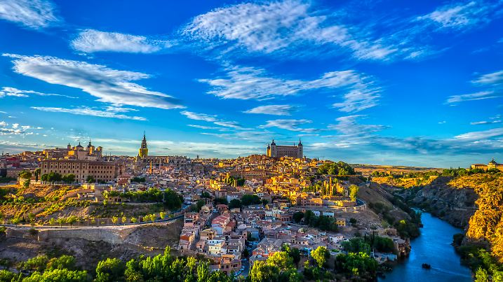 Der Mirador del Valle zeigt Toledo wie auf einem Gemälde: Altstadt, Flussschleife und Abendlicht inklusive.