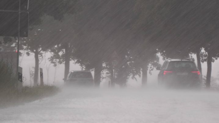 Heftige Gewitter und Unwetter beenden die Hitzewelle in Westdeutschland. Früher als geplant zogen Unwetter über Westdeut