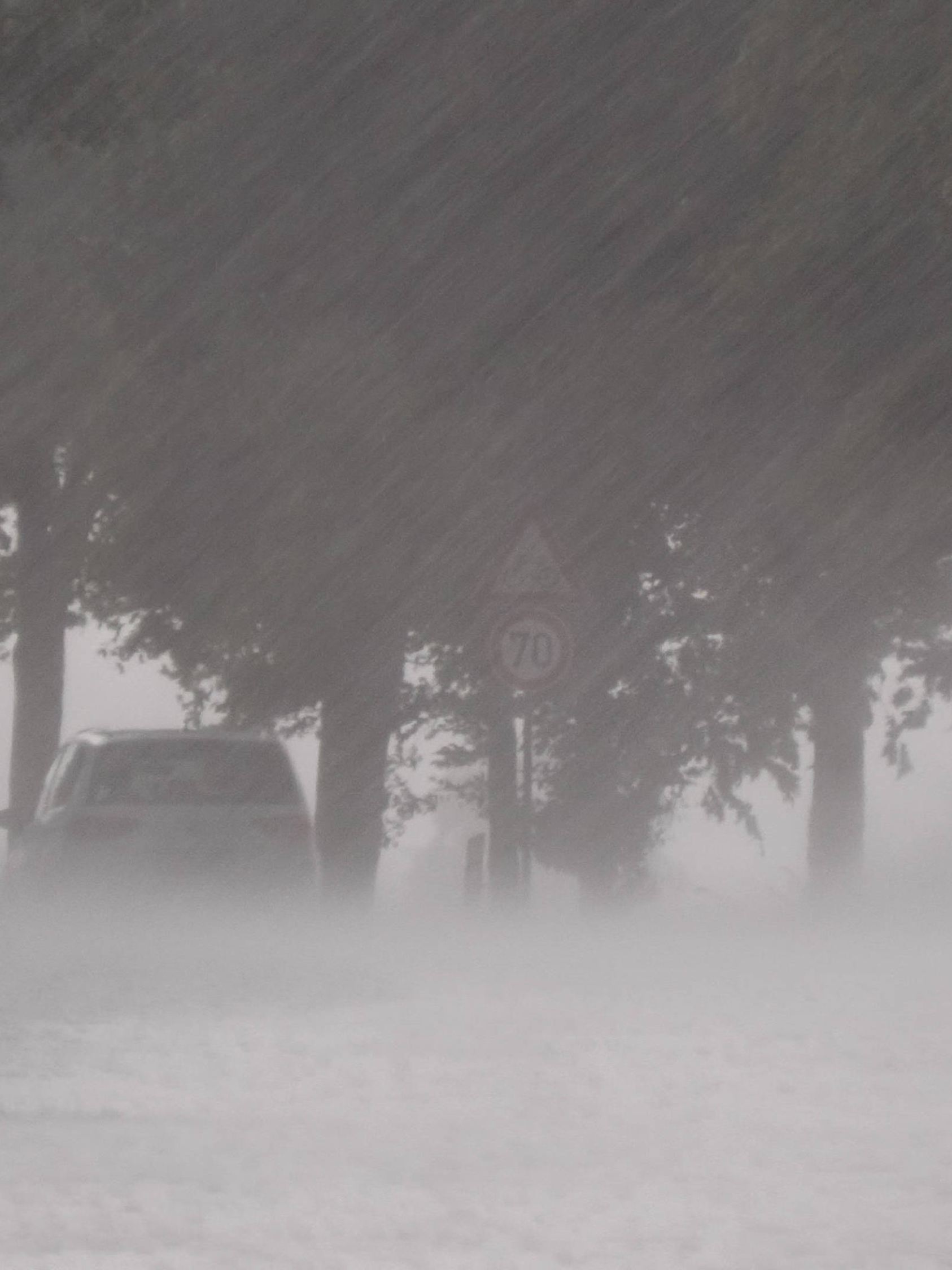 Heftige Gewitter und Unwetter beenden die Hitzewelle in Westdeutschland. Früher als geplant zogen Unwetter über Westdeut