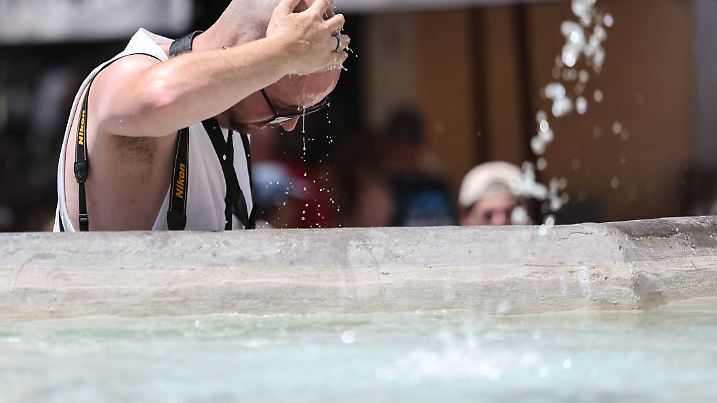 Hitzewelle in Europa: Touristen suchen nach Schatten und Abkühlung