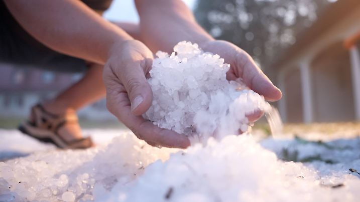 Heftige Gewitter, Unwetter und Hagelschlag beendeten am Sonntagnachmittag das Sommerwetter in Deutschland. In Süddeutsch